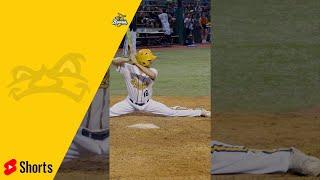 Player Does Full SPLIT During at Bat