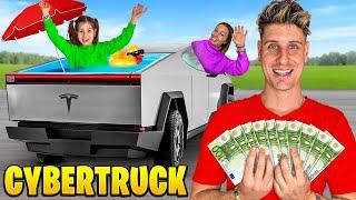 AURORA E PAPÀ MIKE GIOCHIAMO A L'ULTIMO CHE ESCE DAL TESLA CYBERTRUCK VINCE €10,000