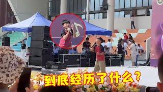 最害怕小学生唱“情歌”，一开口唱出了“离婚”的感觉，网友：求求你别唱了！