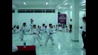 Phu Hung thi  keo quan len.MPG