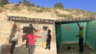 The joy of a nomadic mother: after releasing her daughters from prison