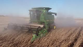 John Deere 9400 Combining Beans