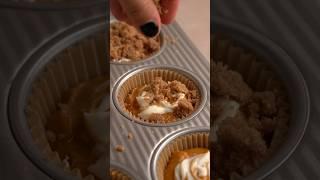 Easy Pumpkin Cheesecake Muffins with Cinnamon Streusel Topping #baking #recipe #muffins #food