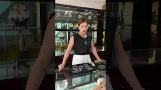 不听劝告终酿祸 三万手镯碎地成渣#翡翠 #翡翠手镯 #仗势欺人 #艳萍翡翠