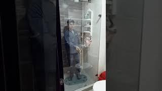 DIVISIONES DE BAÑO EN VIDRIO TEMPLADO EN BOGOTA SISTEMA BATIENTE TRASLAPADA - INGEVIDRIOS