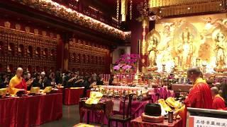 pray prayer - Buddha Tooth Relic Temple / Singapore