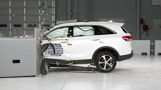 2016 Kia Sorento driver-side small overlap IIHS crash test