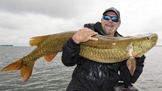 Canadian Giant Muskie Fishing!