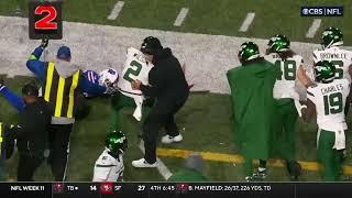 #Jets HC Robert Saleh shows his loyalty to Zach Wilson by saving him from a fall on the sidelines