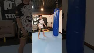 누워서 차는 로우킥 #로우킥  #로우킥차는법 #무에타이 #무에타이로우킥