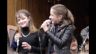 Mimi und Josefin mit The Boss Hoss auf dem Augsburger Rathausplatz - das komplette Konzert