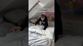 Das VERSTEHEN nur MÄDCHEN!🫣 #shortvideo#lustig #schlafen #bett#mädchen #verstehen #couple #freund