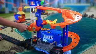 Hot Wheels® Attacking Shark Escape™ Playset