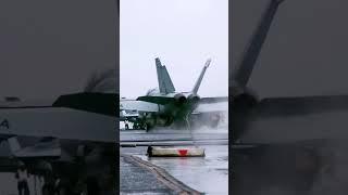 Stopping 40,000 lbs aircraft #f18 #aircraftcarrier #landing #shorts