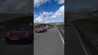 Крутые иномарки по дороге в Приэльбрусье / КБР