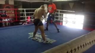 Julius Long Sparring Tuaman (David vs Goliath)