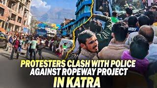 Stone Pelting on CRPF Vehicle | Protest in J&K