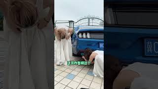 让双胞胎姐姐帮忙修车，找机会喷她一脸炭黑粉！让我的双胞胎姐姐帮忙修车，最后她肯定没想到要付出这么大代价！