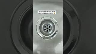 4 Vinegar cleaning Hacks for your Home. 