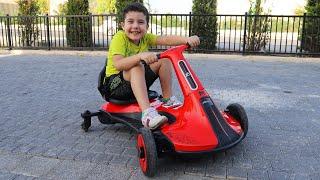 Yusuf driving toy car @OyuncuYusuf