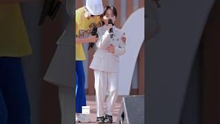 유지우 무대에 올라서 노래를 하는데 MC분이 지우군이 더울까봐 자리 조정해주시는 배려심️ #정녕 #서산팔봉산감자축제