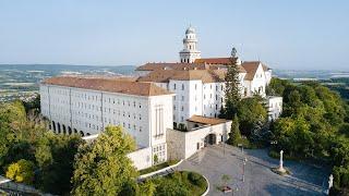 Szentmise-közvetítés Pannonhalmáról Rowan Williams emeritus canterbury érsek tanúságtételével