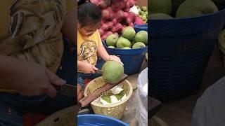 The world's largest tangerine! Cutting the Amazing Giant Pomelo