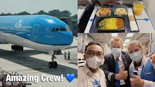 Flying with KLM Boeing 777 from Singapore to Denpasar, Bali (KL835)