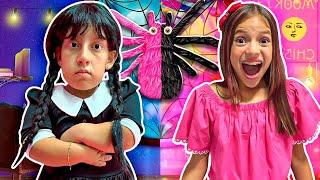 PINK vs BLACK | Qual cor é melhor? Vídeos e Brincadeiras para Crianças com Maria Clara MC Divertida