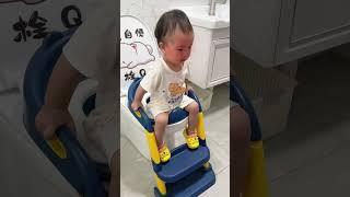 Potty training struggles? Try this potty training seat with ladder! #baby