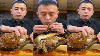 ASMR LAMB HEAD WITH SPICY GARLIC SAUCE EATING.