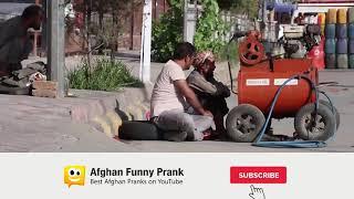 کمره مخفی سردار نظری روبه آوازخوانی آورده است