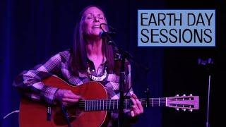 Monica Taylor sings in Cherokee - Aamaha Digasawosdi (Earth Day Sessions)