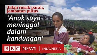 Jalan rusak parah, warga angkut peti jenazah hingga sepuluh jam lintasi sungai - BBC News Indonesia