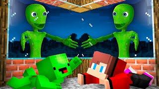 Mikey and jj Hiding from DAME TU COSITA in Minecraft  ?? - Maizen