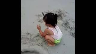 Aksi anak pantai romodong