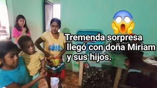  DOÑA MIRIAM Y SUS HIJOS NO PUEDEN CREER QUIÉN LLEGÓ A SU CASA.