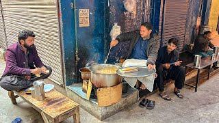 SMALLEST STREET CORNER DHABA | YAKHNI MUTTON CHANA | EGG CHANA KOFTA | LAHORE STREET FOOD