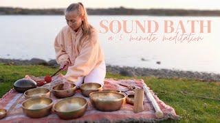 5 Minute Meditation through Sounds - Half moon healing tibetan bowls