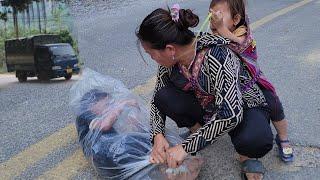 On the way, the mother and child picked up an abandoned baby without parents.