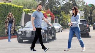 Jennifer Garner delivers bagels to Ben Affleck's amid divorce from Jennifer Lopez