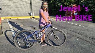 Jewel's new bike: Trek Marlin 5