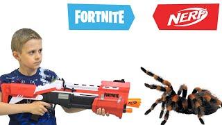 БЛАСТЕР NERF FORTNITE и Даник против ГИГАНТСКОГО Паука Тарантула