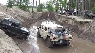 Lada Niva fuhr Hummer H1 den Weg frei Нива пробивала трассу на Я-192