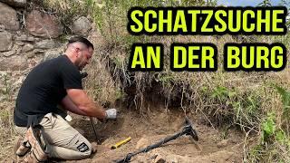 Auf Schatzsuche an der alten Burg Ruine - seltene Zeitzeugen aus dem Mittelalter gefunden