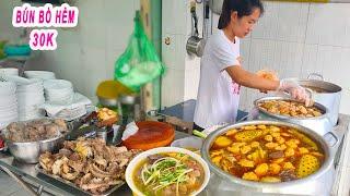 Bún Bò Huế 30K | Chủ quán chia sẻ bí quyết nấu đậm đà thơm ngon