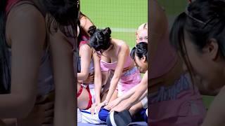 마스코트 다리 주물러주는 이주은(Lee Ju-Eun[李珠珢])치어리더