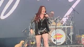 Tiffany - I Think We're Alone Now - live Let's Rock Leeds 25/6/22 in the crowd!