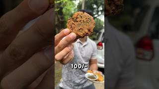 Rs.100 ke Pakode vs Rs.700 ke Pakode || Barish mai pakode at Oldest Shop in INA