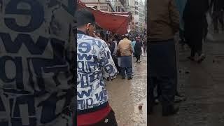 Shalmi market rush in rain